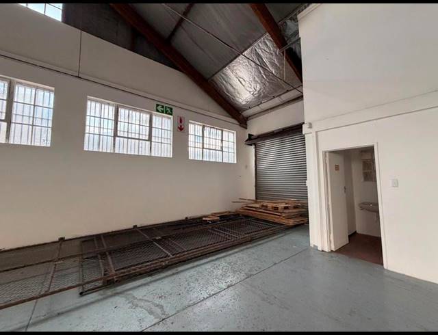 INDUSTRIAL PROPERTY TO RENT IN NORTH END